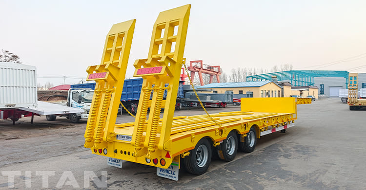 3 Axle Low Bed Trailer Truck for Sale in Uganda