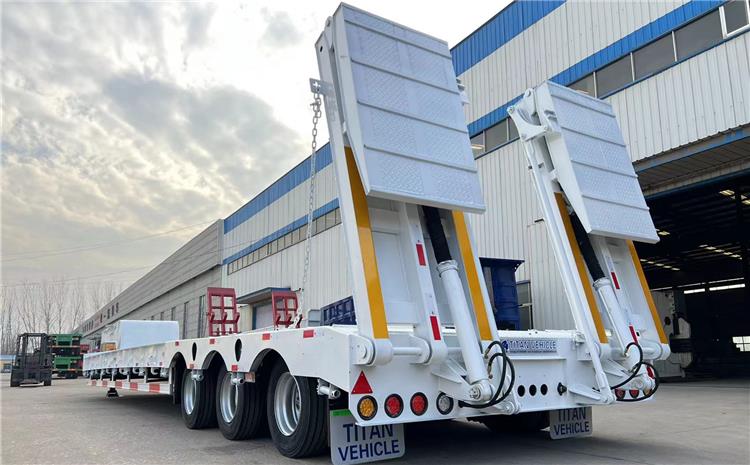 Tri Axle Low Loader Truck for Sale In Uganda Kampala